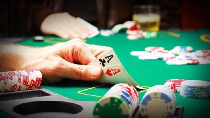 Chọn trang web poker uy tín